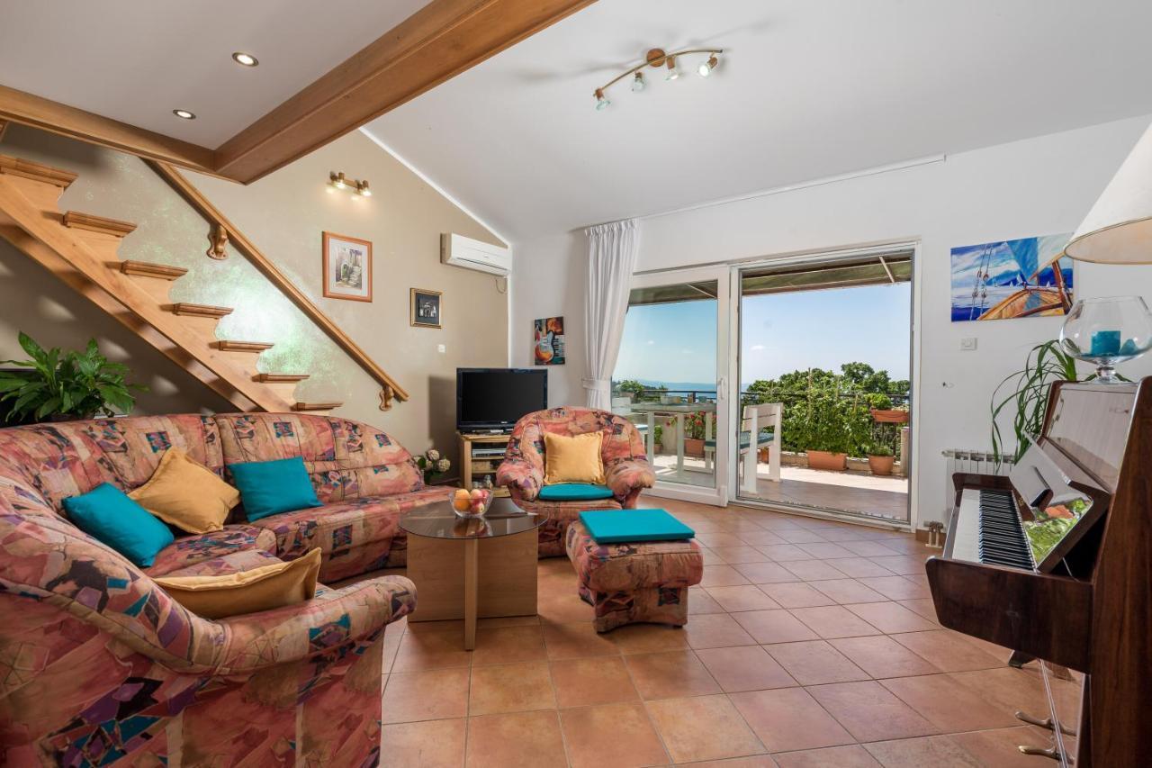 Apartment Magda With A Parking Space And Sea View Rijeka Exterior foto